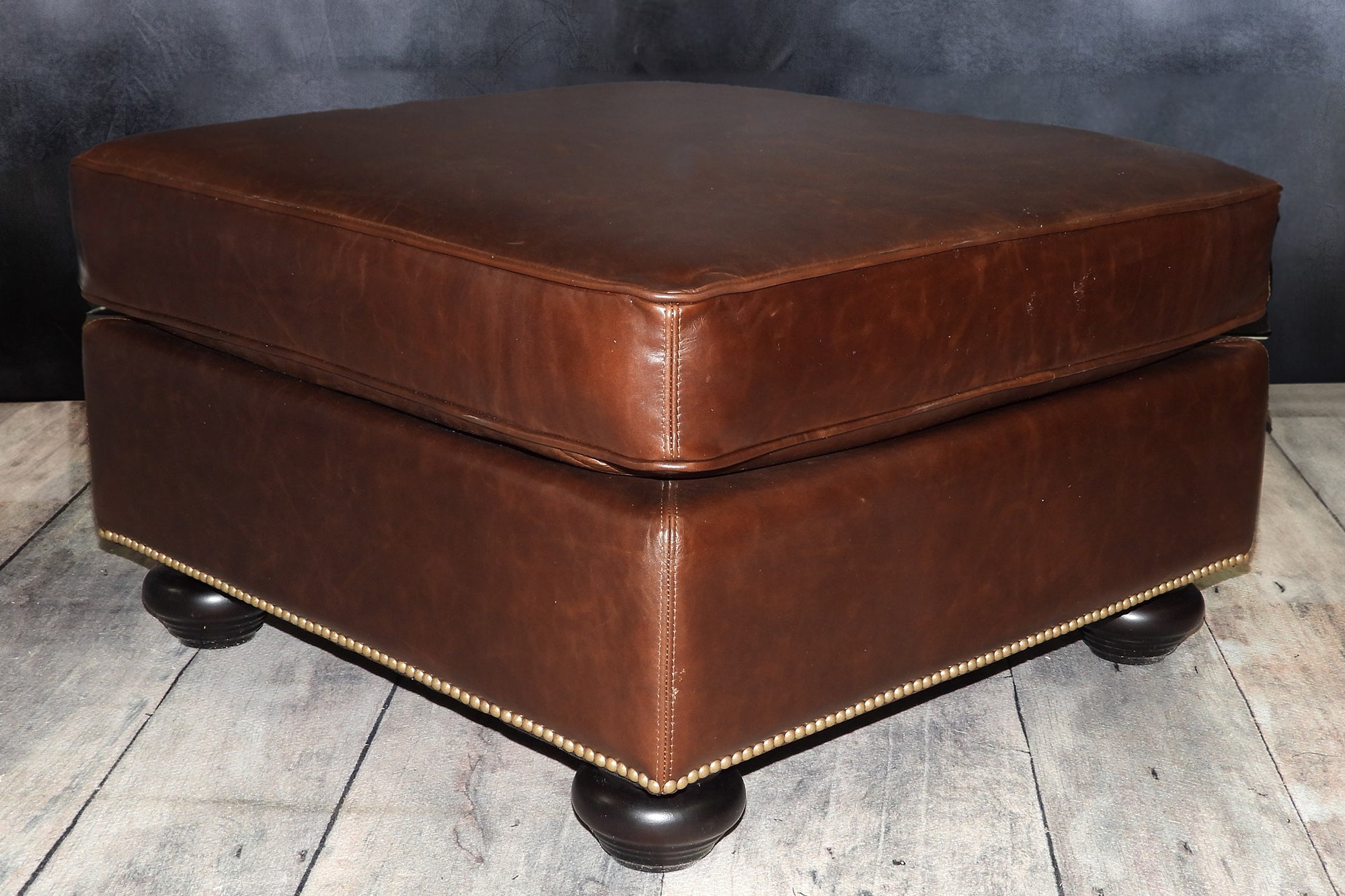 MEDIUM LEATHER OTTOMAN