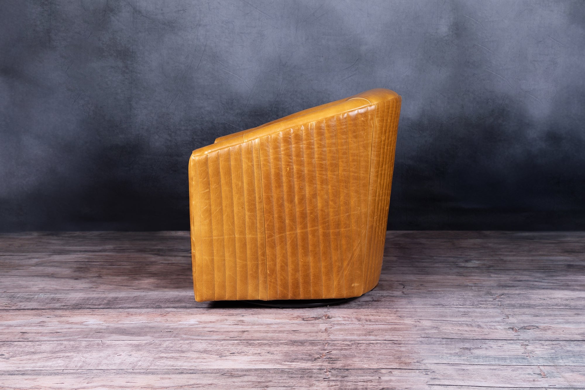 BOMBER TUB CHAIR